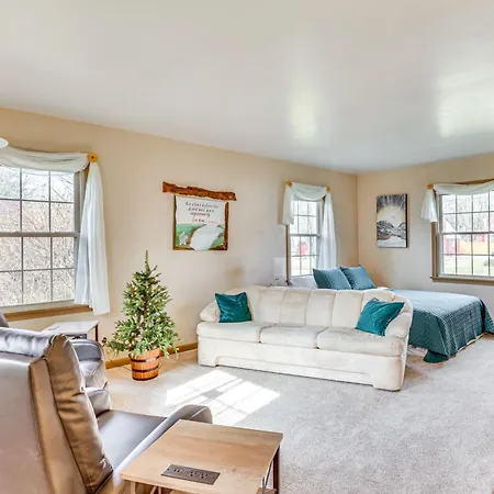 Walk To Centennial Park Apartment With Parking
